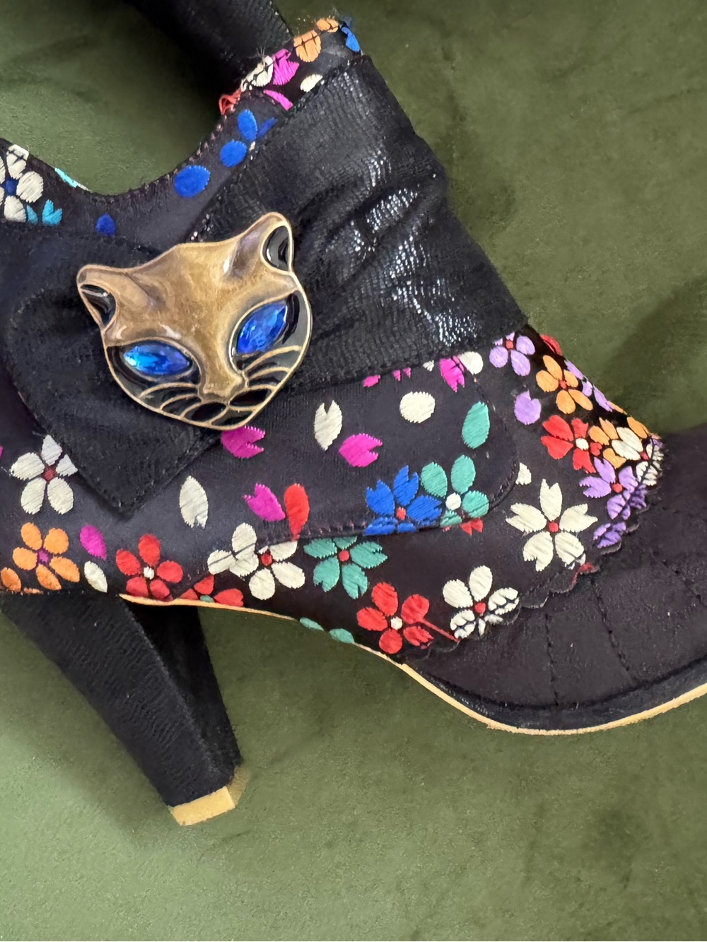 Irregular Choice Boots Miaow Ankle Booties Heels Cat Head Brooch US Size 8.5- 9